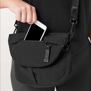 🖤 Lululemon All Night Crossbody Bag 🖤